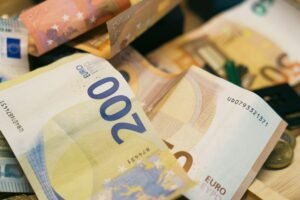 Kreditkosten realistisch berechnen: Wie ein Kreditrechner Transparenz schafft