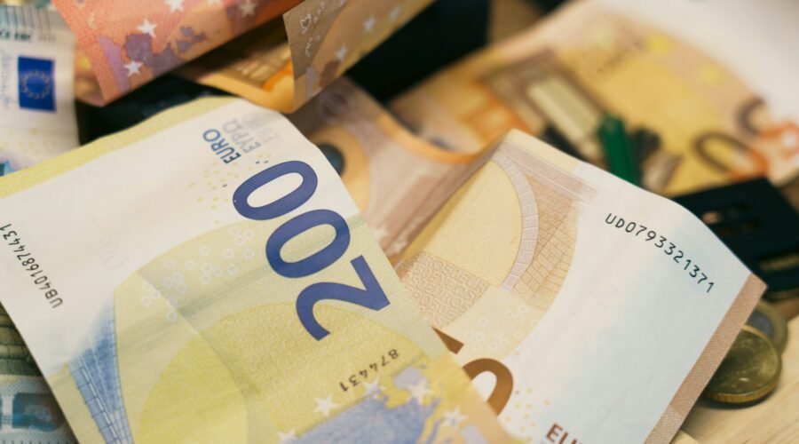 Kreditkosten realistisch berechnen: Wie ein Kreditrechner Transparenz schafft